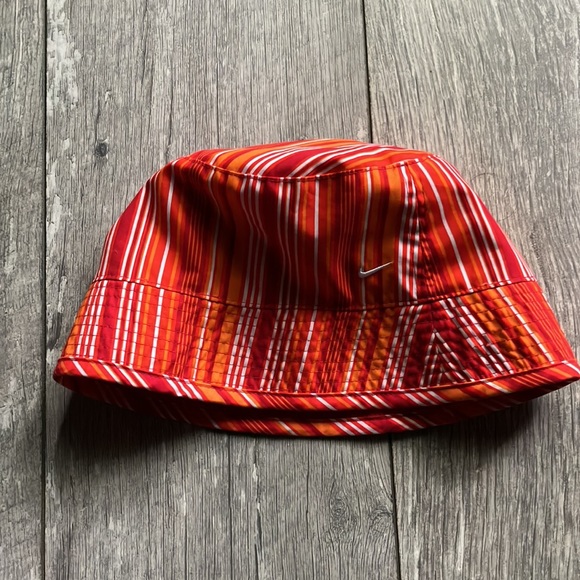 NIKE Reversible Bucket Hat - Picture 1 of 6